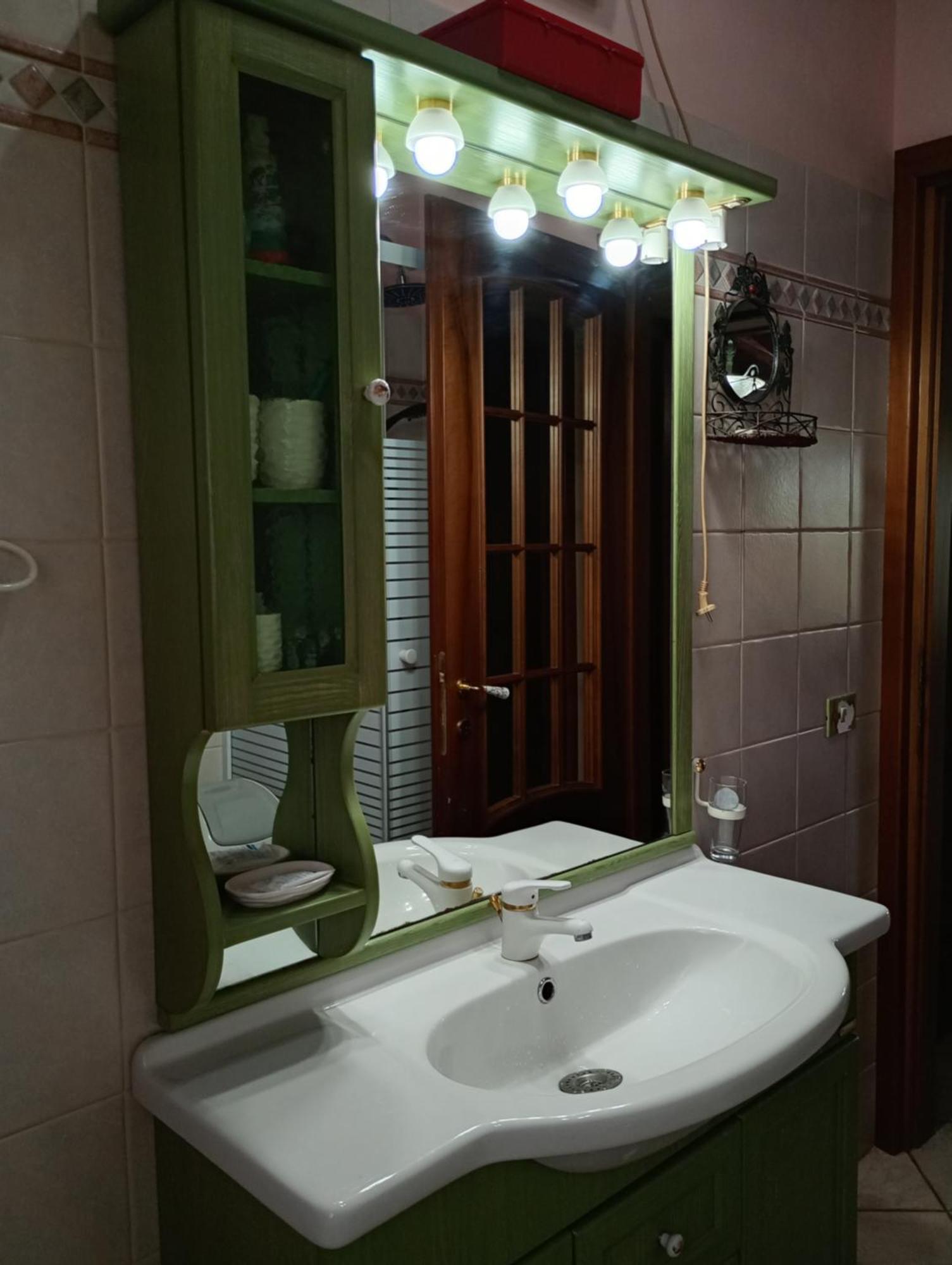 Independent Villa With Private Beach On The Lake Bracciano  Exterior foto